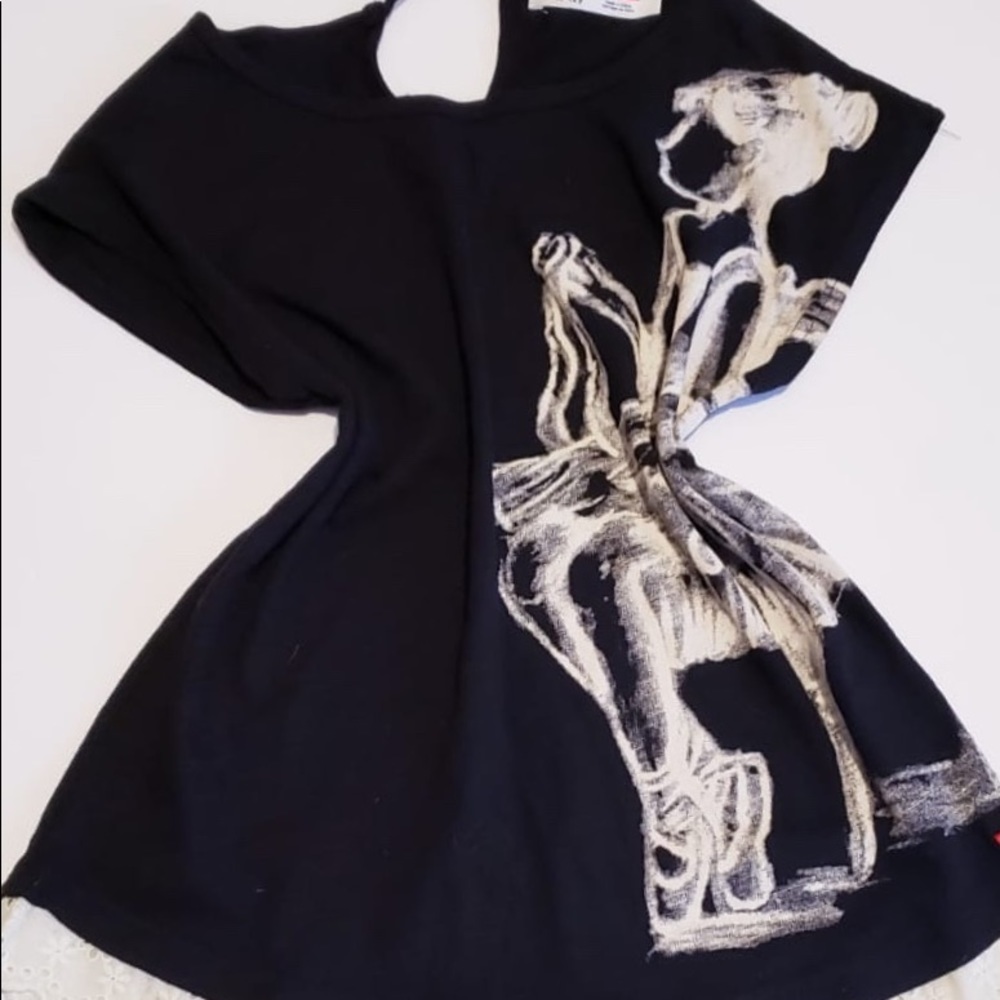 Sleeveless Graphic Shirt ❤️